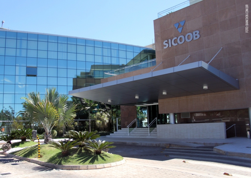 Sicoob está entre os 50 maiores grupos empresariais do Brasil, segundo guia