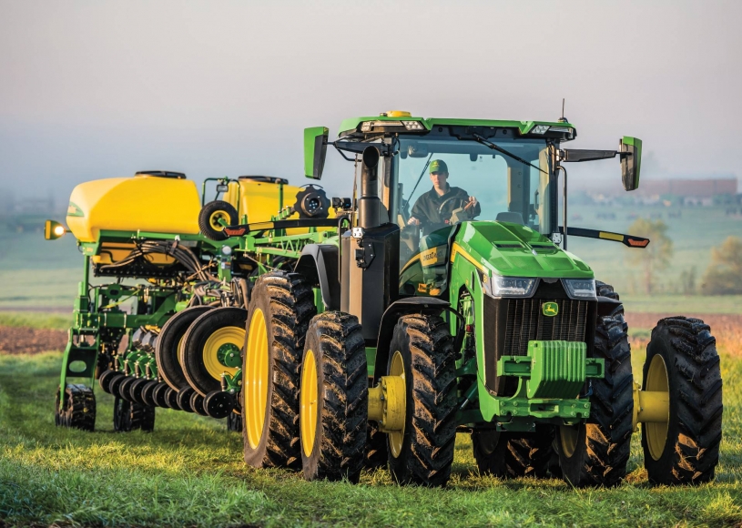 Empresa de máquinas agrícolas lança trator acessível a deficientes físicos